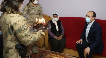 Elazığ’da 103 Yaşındaki Nineye Doğum Günü Sürprizi
