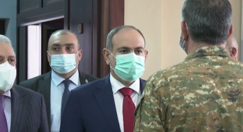 Ermenistan'da Gerilim Arttı: Savcılık Binası Önünde Protesto