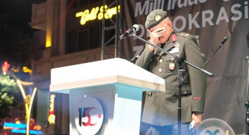 Erzincan'daki 15 Temmuz programında duygu dolu anlar! 3. Ordu Kurmay Başkanı Davut Ala, o geceyi hatırlayınca gözyaşlarına hakim olamadı!