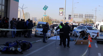 Erzurum'da Minibüsün Çarptığı Eşinin Elini Tutarak Yanından Ayrılmayan Nuri Dede Herkesi Ağlattı!