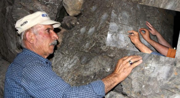 Erzurum'daki Gelenek Görenleri Şaşkına Uğrattı! Derdi Olan Eline Taş Alıp Bu Kayaya Koşuyor