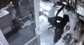 Esenyurt'ta Dezenfektanlı Çay Şakası Kötü Bitti