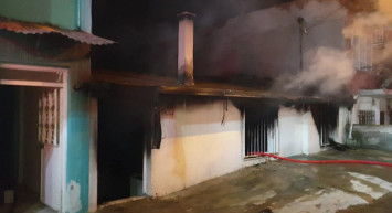 Evi Ateşe Verdi ve Kaçtı