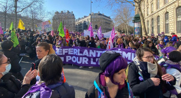 Fransa polisi ‘Dünya Kadınlar Günü’ yürüyüşüne sert müdahale etti!