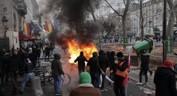 Fransa'da PKK yandaşlarından kanlı protesto: Charles de Gaulle Havalimanı karıştı!