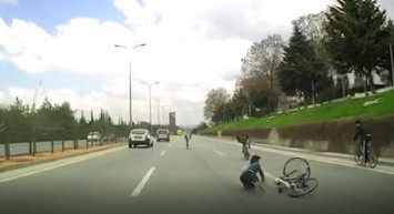 Gaziantep'te Bisikletli Genç Ezilmekten Son Anda Kurtuldu