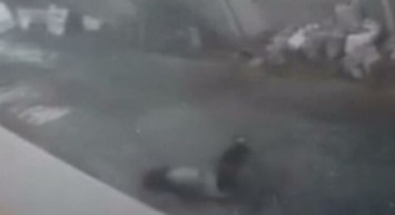 Genç Kız Arkadaşlarıyla Konuşurken Camdan Düştü