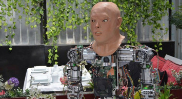 Görenler Hayrete Düştü! Robotlara Yüz Üretimi Yapıyorlar