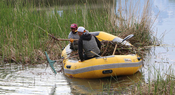 Hakkari’de Temizlenen Göletten 15 Ton Çöp Çıkarıldı