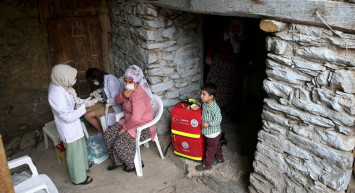 Her Gün Rekorlar Bu Emekle Kırılıyor! Mobil Ekipler Dağ Tepe Dolaşıp Aşı Yapıyor