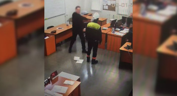 İşçilerin yemek ve servisini kesen patrondan yeni skandal! Çirkin muamele kameralara yakalandı