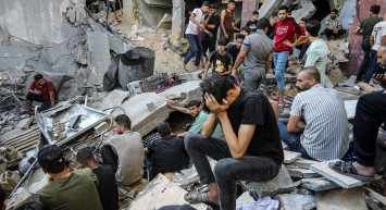 İşgalci İsrail'in acımasızlığı bitmiyor: Gazze'deki ambulansları vurdular