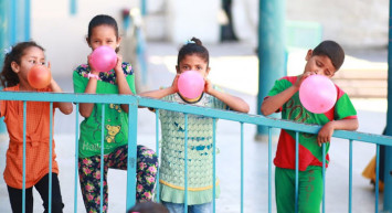 İşgalci İsrail’in Saldırılarına Maruz Kalan Filistinliler BM Okullarına Sığındı