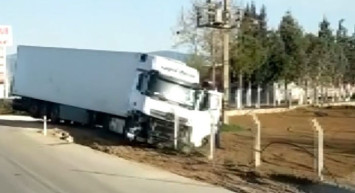 Isparta’da Tırın Lastiği Patladı: Kıl Payı Kurtuldu