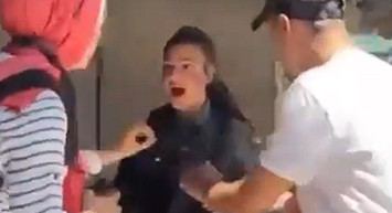 İsrail Polisi Filistinli Fotoğrafçıya Saldırıp Başörtüsünü Çıkardı