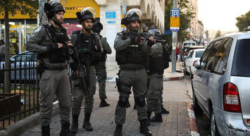 İsrail Polisi Filistinli Kadını Feci Şekilde Dövdü