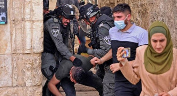 İsrail Polisi Nöbet Tutan Filistinlilere Saldırı Gerçekleştirdi