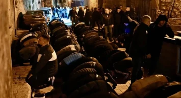 İsrail polisinden Mescid-i Aksa'da Filistinlilere müdahale: Ramazanın ilk teravihi engellendi!