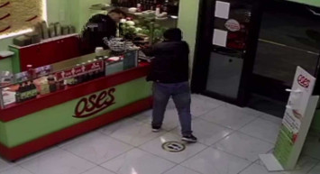 İstanbul Avcılar'da akılalmaz olay! Müşteri gibi girip çiğ köfteciyi kurşunladı: O anlar kameralara yansıdı