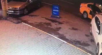 İstanbul Beyoğlu’nda Hareketli Saatler: Taksiye Çarparak Takla Attı