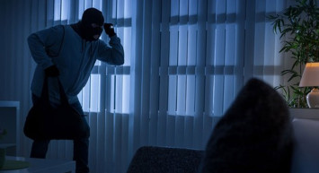 İstanbul’da Bir Garip Olay: Soygun İçin Girdiği Evde Ev Sahibi İle Burun Buruna Geldi! İşte O Anlar