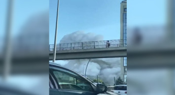 İstanbul'da korkutan patlama! Oto tamircisinde meydana gelen patlama anbean kameralara böyle yansıdı