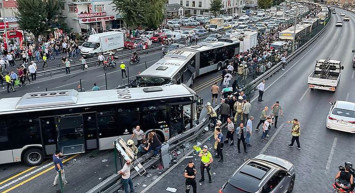 İstanbul’da trafik mağduriyeti: İETT otobüsleri kaza yaptı, trafik kilitlendi!