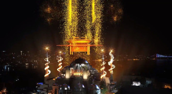 İstanbul’un Fethi’nin Yıldönümü Işıklarla Can Buldu