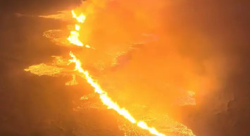 İzlanda'da yanardağ patladı: Uzmanlar gelecekteki tehlikeyi açıkladı