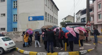 İzmir’de Bir Okulda Ortaya Atılan İddia Velileri Ayaklandırdı