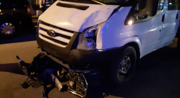 İzmir'de İki Çocuk Kaza Sonrası Yola Savruldu