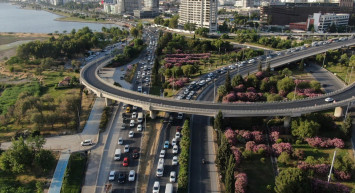 İzmir'de İşleri Güçleri Heykel Olan Başkan Tunç Soyer, Kavşak Yapacaktı Vazgeçti