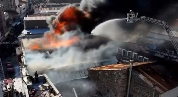 İzmir’de korku dolu anlar: İş merkezinde yangın çıktı