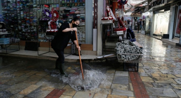 İzmirliler Yine Mağdur! Sağanak Yağış Su Baskınlarını Beraberinde Getirdi