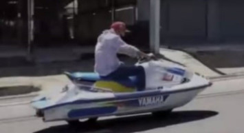 Jet Ski'ye Teker Takıp Trafiğe Çıktı