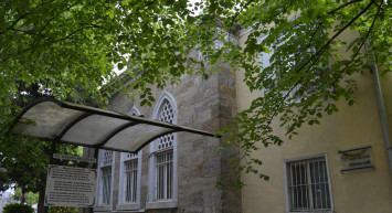 Kadıköy'de Camiyi Yakmaya Çalışan Şüpheliyi Arama Çalışmaları Sürüyor