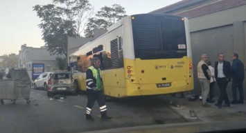 Kadıköy’de katliam gibi kaza: İETT otobüsleri park halindeki araçların üzerine çıktı