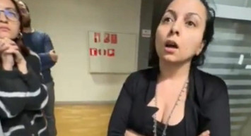 Kadir Has Üniversitesi'nde skandal görüntü: Akademisyen mescide ayakkabı ile girdi