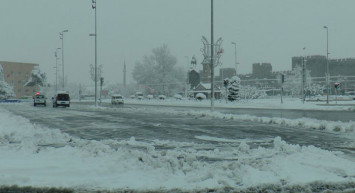 Kayseri’de İlkbaharda Yağan Karla Kaplanan Sokaklar Beyaza Büründü