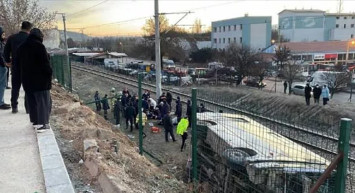 Kırıkkale’de Korkutan Kaza: Servis Midibüsü Devrildi!