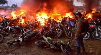 Kolombiya’da Protestonun Bitmesini İsteyen Halk Sokağa Döküldü