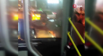 Korku dolu anların adresi İstanbul! Belediye otobüsünün araçla önünü kesen bir grup terör estirdi!