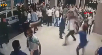 Koronavirüs Sebebiyle Hayatını Kaybeden Hastanın Yakınları Sağlık Çalışanlarına Saldırdı