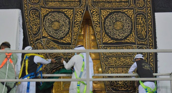 Kurban Bayramı Öncesi Kabe'nin Örtüsü Değişti