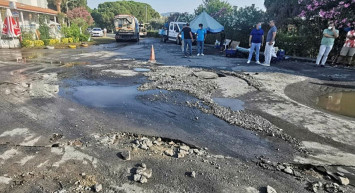 Kuşadası Belediyeciliği Sınıfta Kaldı! Patlayan Lağım Suları Denize Karıştı