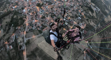 Manisa'da Gökyüzünde Tavla Keyfi Yağan Pilotlar Sosyal Medyada İlgiye Uğradı
