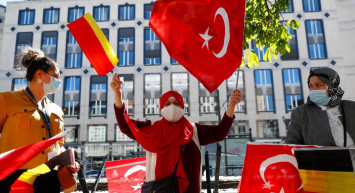 NATO Liderler Zirvesi İçin Brüksel'e Giden Cumhurbaşkanı Erdoğan'a Sevgi Gösterisi