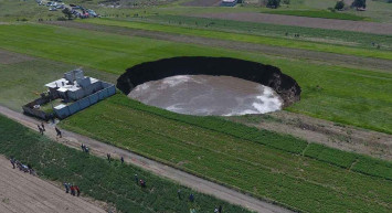 Meksika'da Dev Düden Meydana Geldi