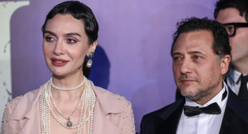 Merakla beklenen Zaferin Rengi'nde Atatürk'ü canlandıran Yiğit Özşener konuşmasıyla göz doldurdu!