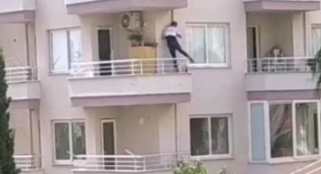 Mersin’de Polisi Gören Şüpheli Balkondan Balkona Atladı